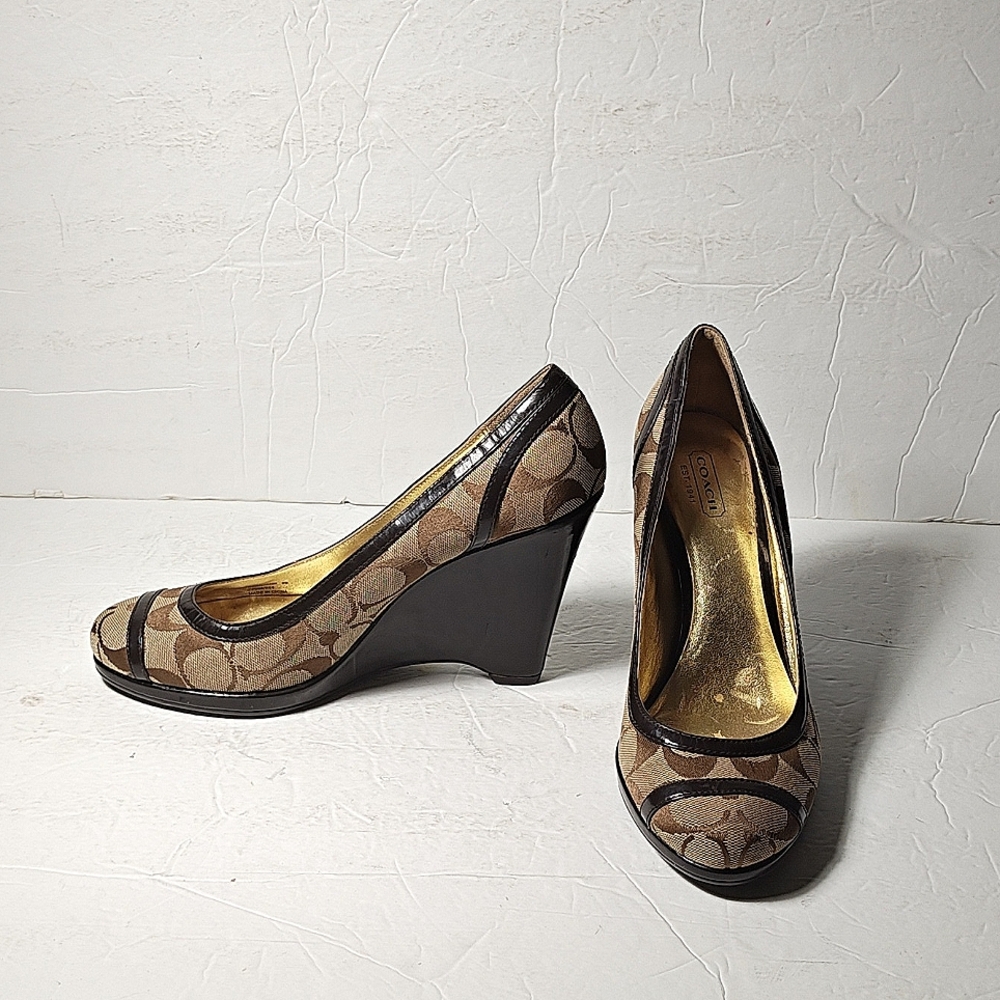 Coach Kerryann Signature Brown Canvass Print, Patent Trim, Wedge Heels. Size 8B